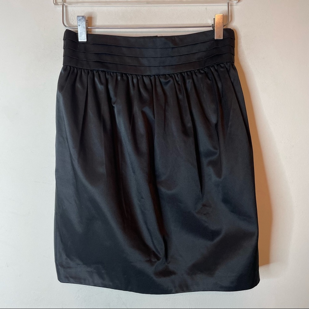CLUB MONACO Solid Black Shiny skirt. Size 2